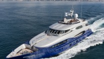 Vicem Yacht Vulcan at full speed - upview